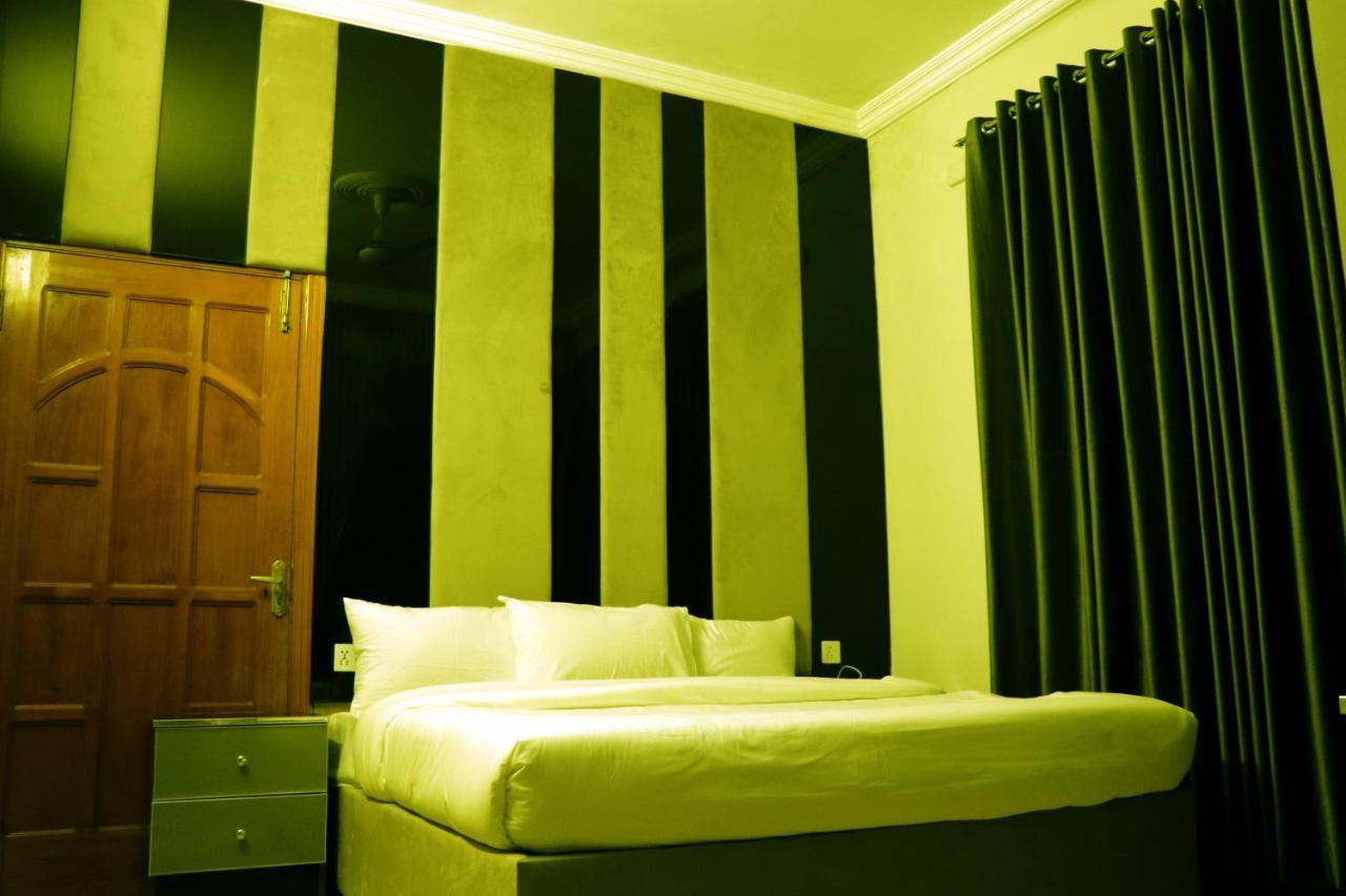 Hayat Grand Guest House Islamabad Buitenkant foto